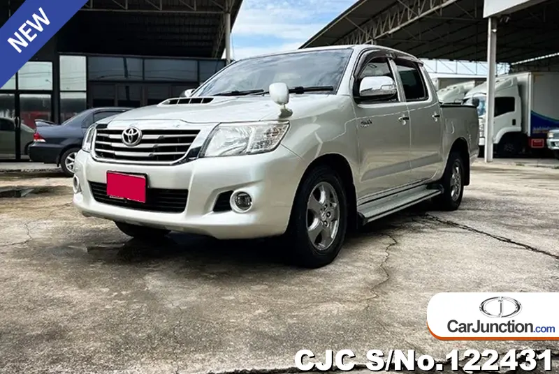 Toyota Hilux in Silver for Sale Image 3