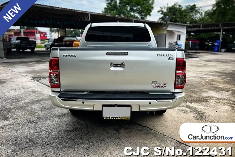 Toyota Hilux in Silver for Sale Image 5