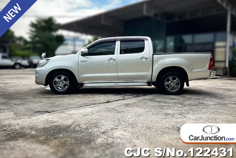 Toyota Hilux in Silver for Sale Image 7