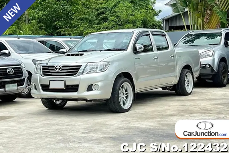 Toyota Hilux in Gray for Sale Image 3