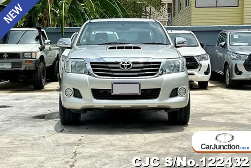 Toyota Hilux in Gray for Sale Image 4