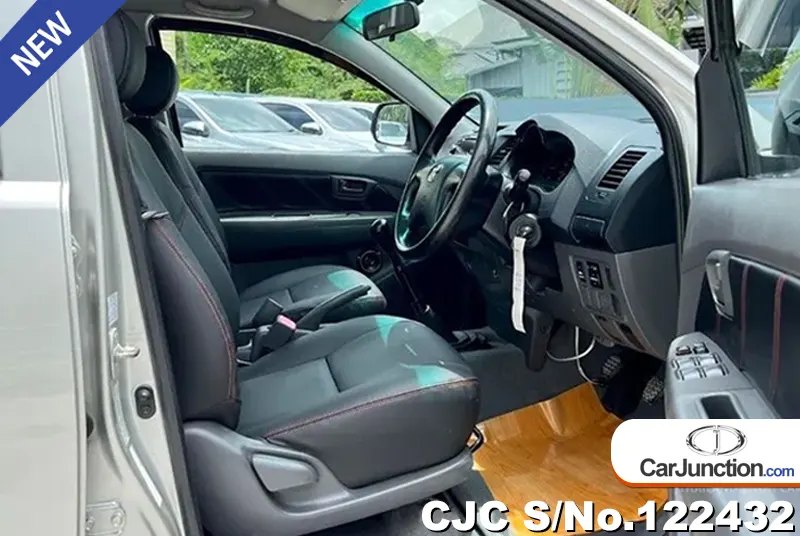 Toyota Hilux in Gray for Sale Image 7