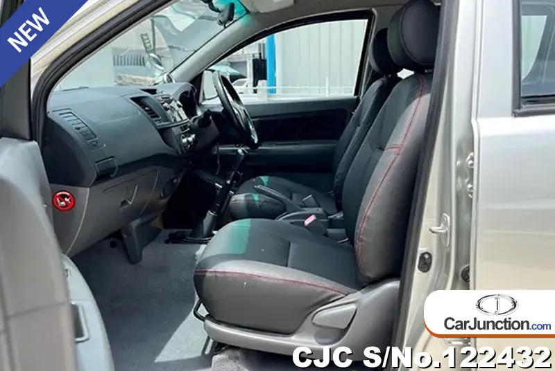Toyota Hilux in Gray for Sale Image 8