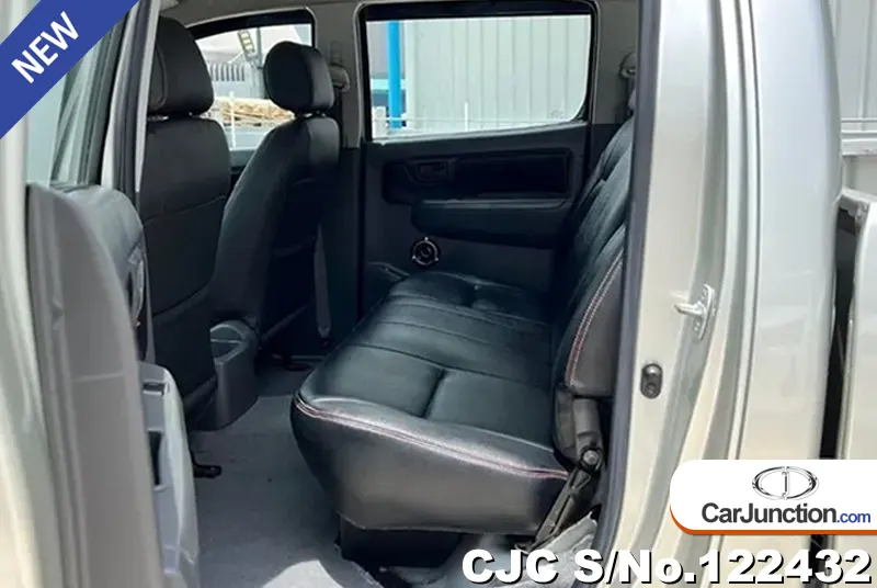 Toyota Hilux in Gray for Sale Image 10