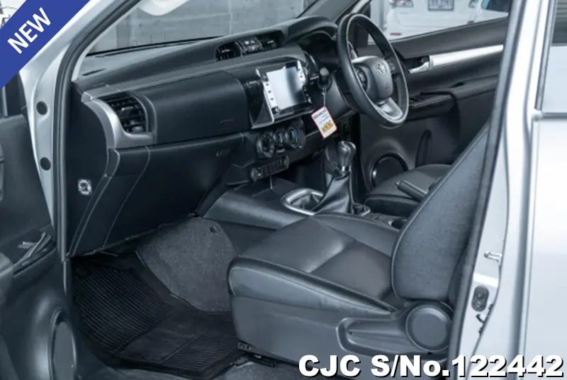 Toyota Hilux in Silver for Sale Image 5