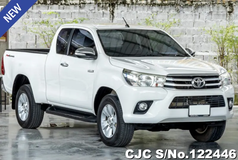 Toyota Hilux in White for Sale Image 0
