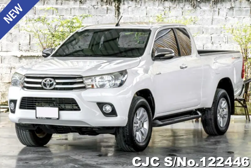 Toyota Hilux in White for Sale Image 2