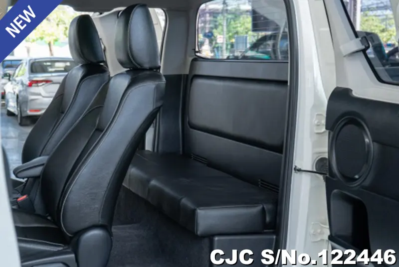 Toyota Hilux in White for Sale Image 8