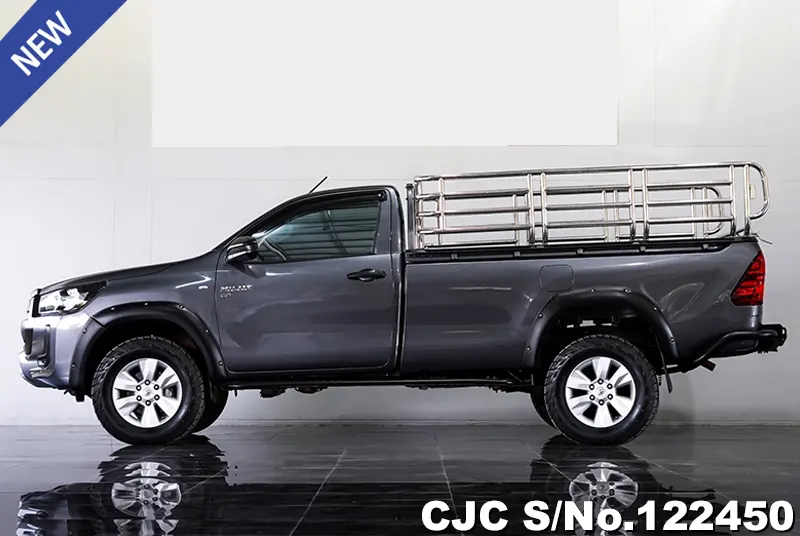 Toyota Hilux in Gray for Sale Image 7