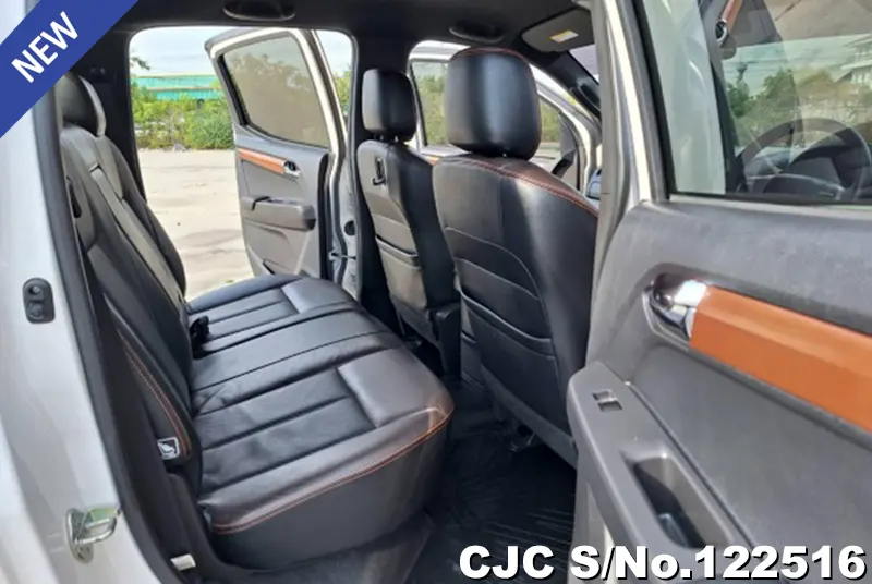 Isuzu D-Max in White for Sale Image 7