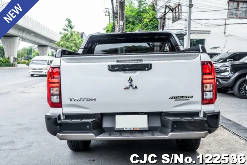 Mitsubishi Triton in White for Sale Image 5