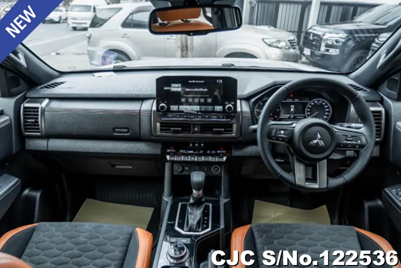 Mitsubishi Triton in White for Sale Image 7