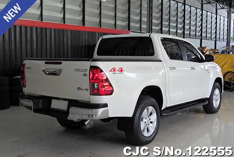 Toyota Hilux in White for Sale Image 1