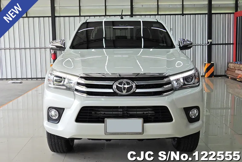 Toyota Hilux in White for Sale Image 2