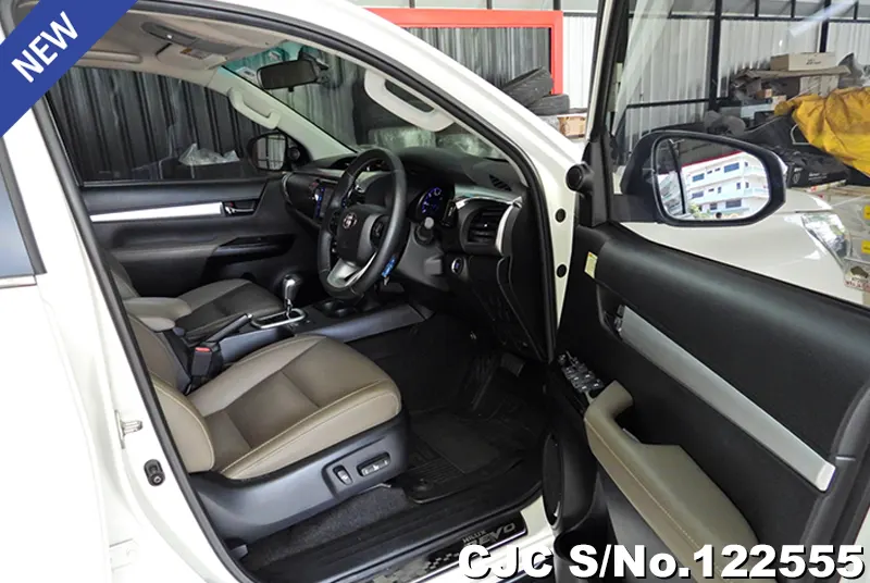 Toyota Hilux in White for Sale Image 5