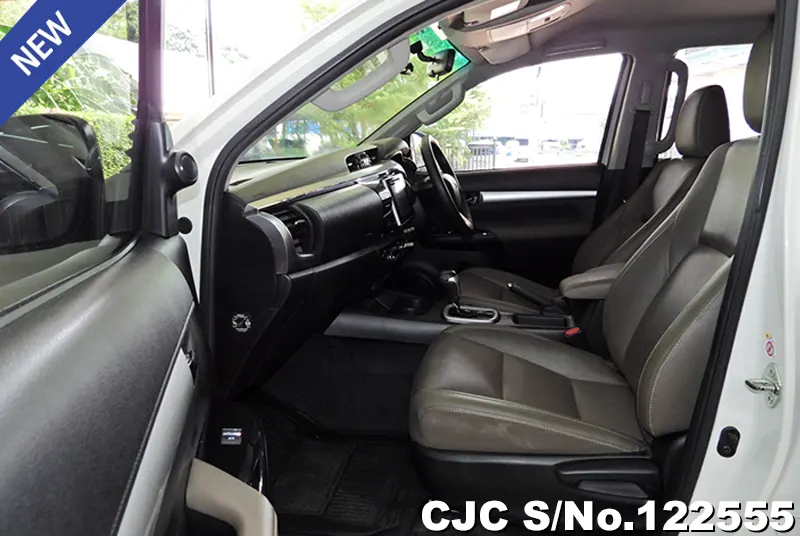 Toyota Hilux in White for Sale Image 6