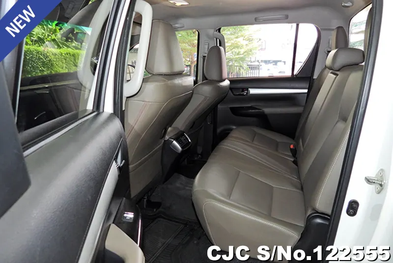 Toyota Hilux in White for Sale Image 7