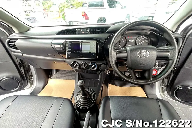 Toyota Hilux in Gray for Sale Image 9