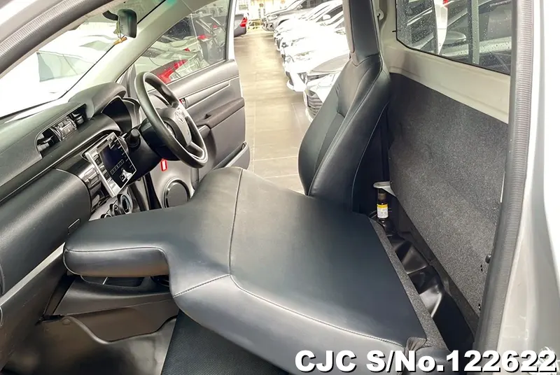 Toyota Hilux in Gray for Sale Image 11
