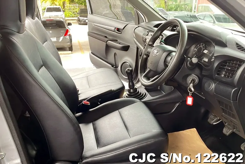 Toyota Hilux in Gray for Sale Image 12
