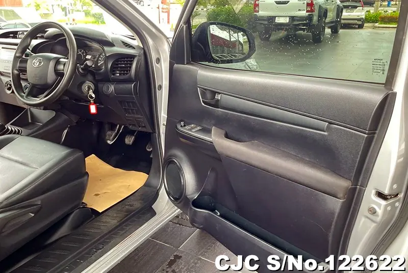 Toyota Hilux in Gray for Sale Image 13