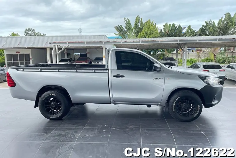 Toyota Hilux in Gray for Sale Image 4