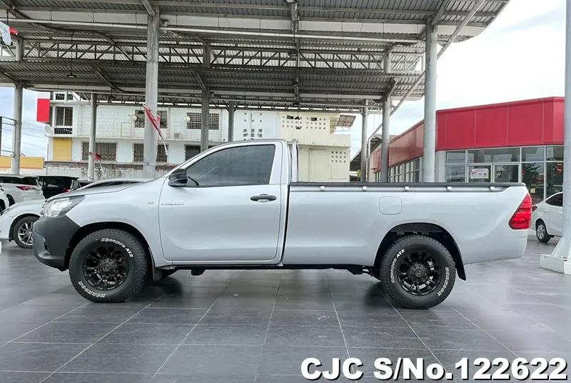 Toyota Hilux in Gray for Sale Image 5