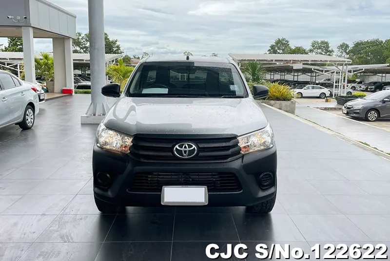 Toyota Hilux in Gray for Sale Image 7