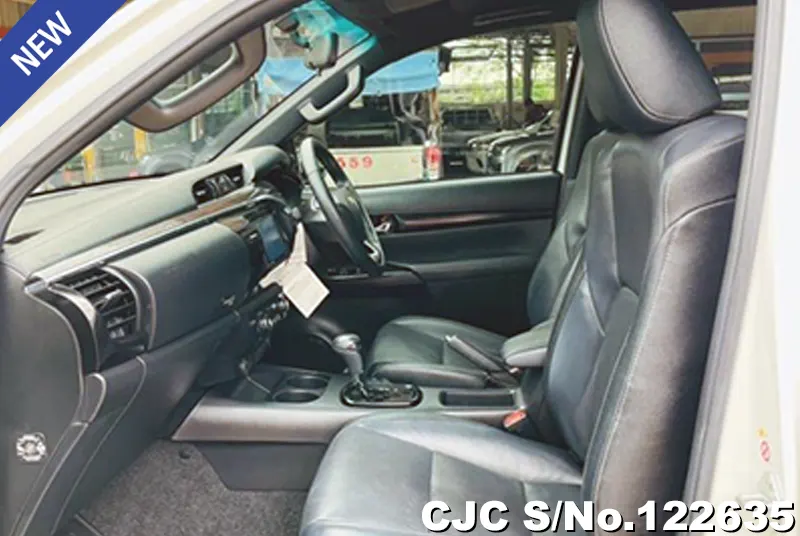 Toyota Hilux in White for Sale Image 9