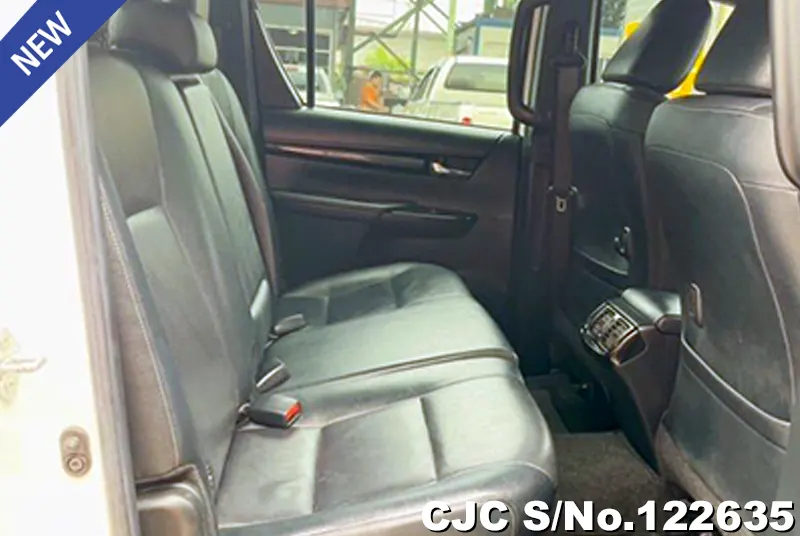 Toyota Hilux in White for Sale Image 10