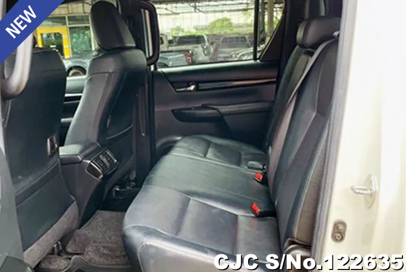 Toyota Hilux in White for Sale Image 11