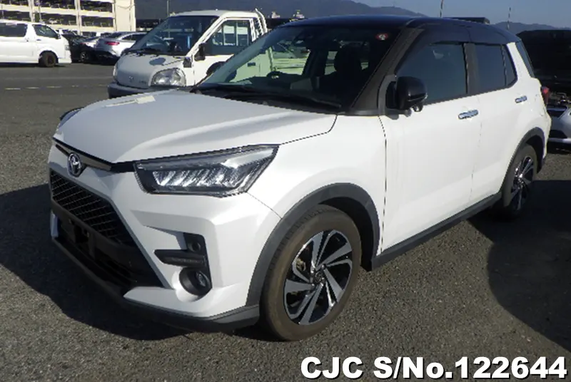 Toyota Raize in White for Sale Image 3