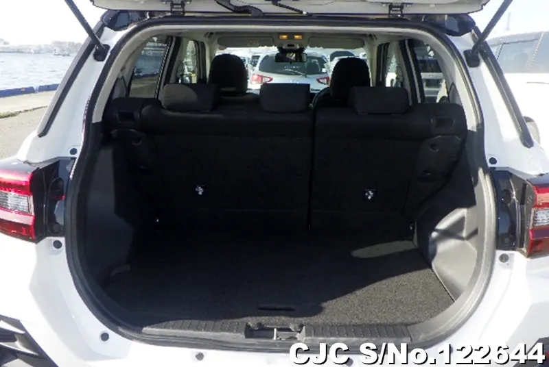 Toyota Raize in White for Sale Image 4