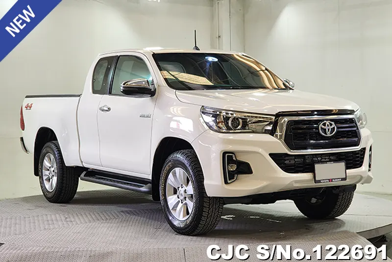 Toyota Hilux in White for Sale Image 0
