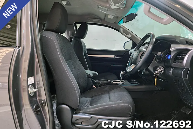 Toyota Hilux in Gray for Sale Image 7