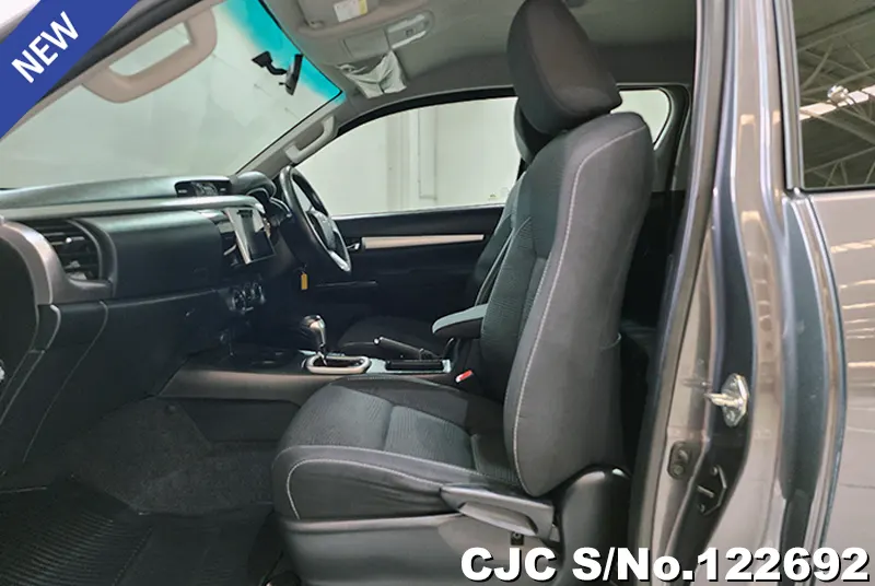 Toyota Hilux in Gray for Sale Image 8