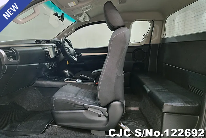 Toyota Hilux in Gray for Sale Image 10