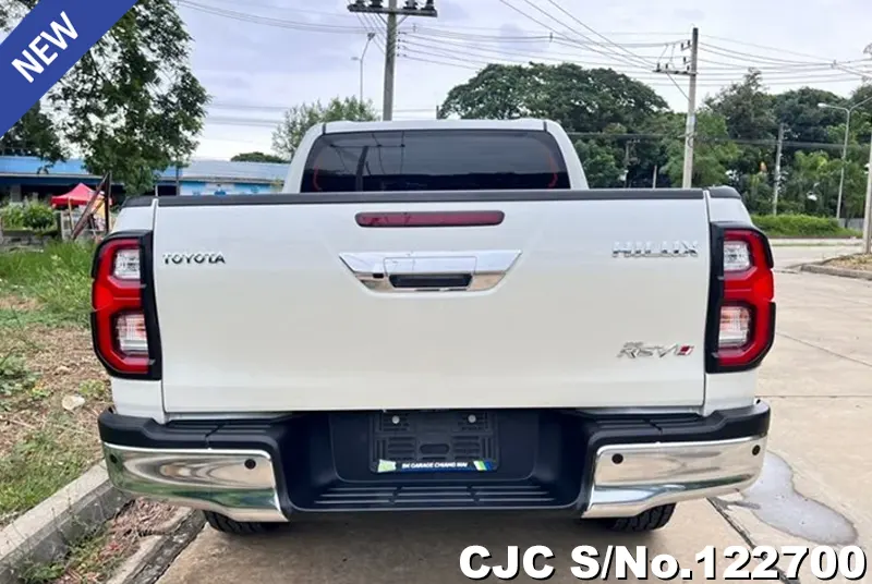 Toyota Hilux in White for Sale Image 4