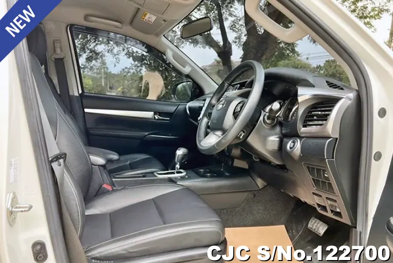 Toyota Hilux in White for Sale Image 7