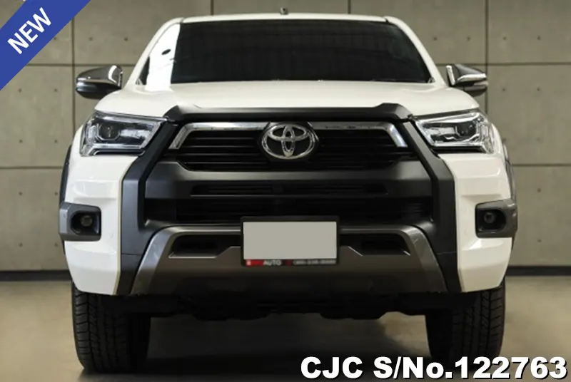 Toyota Hilux in White for Sale Image 2