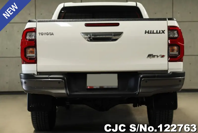 Toyota Hilux in White for Sale Image 3