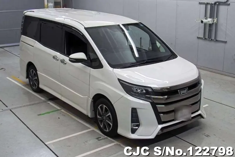 Toyota / Noah 2017