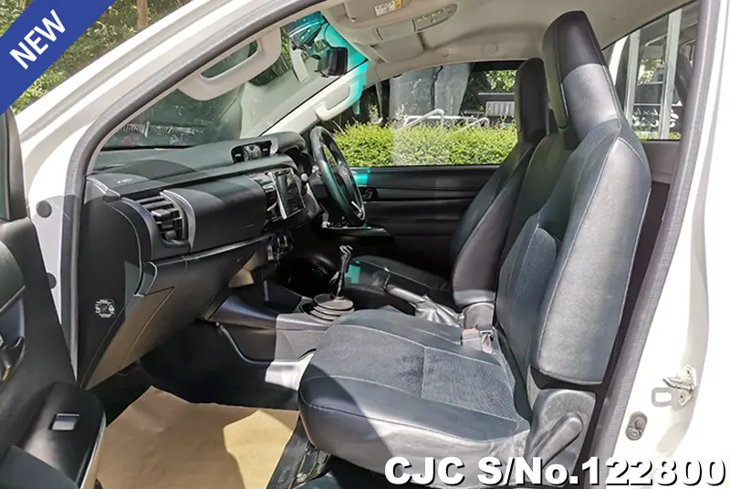 Toyota Hilux in White for Sale Image 6