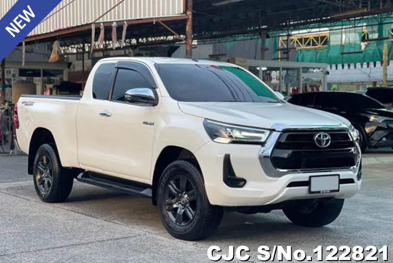 Toyota Hilux in White for Sale Image 0