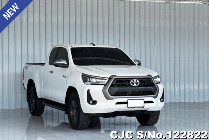 Toyota Hilux in White for Sale Image 0