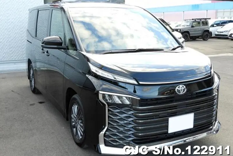 Toyota / Voxy 2024