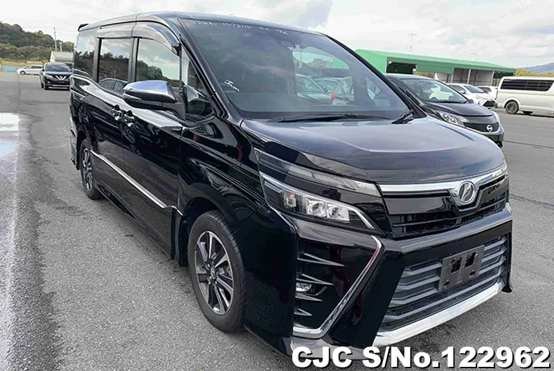 Toyota / Voxy 2017