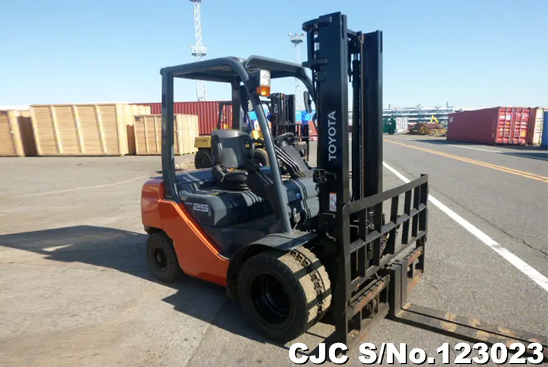 2012 Toyota / 8FD25 Forklift  8FD25