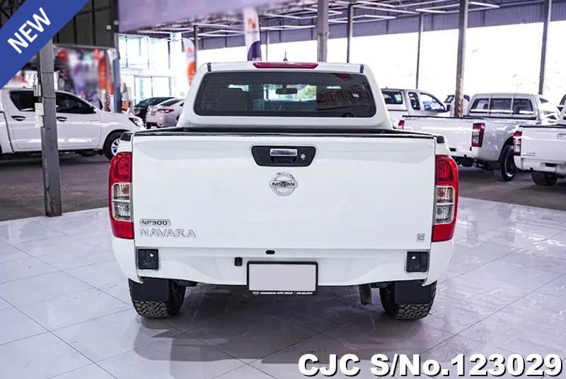 Nissan Navara in White for Sale Image 5