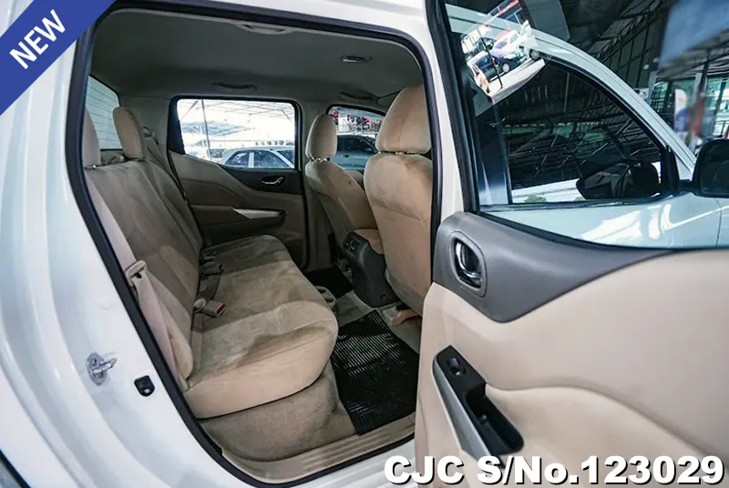 Nissan Navara in White for Sale Image 10
